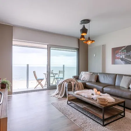 Spacious And Bright With Terrace View