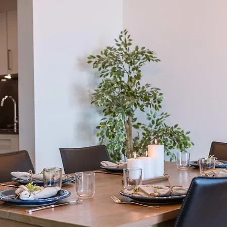 Spacious And Bright With Terrace View Apartment *